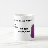 Mug qui est arrivé premier ? le poulet ou l'aubergine (Centre)