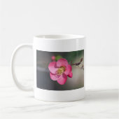 Mug Quince à fleurs roses parfaite (Gauche)