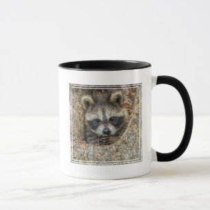 Mug Raccon niché à l'intérieur d'un creux d'arbre