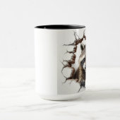 Mug racoon dans un mur fissuré (Centre)