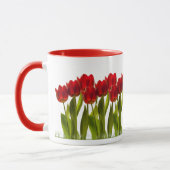 Mug Rangée des tulipes lumineuses de printemps rouge (Gauche)