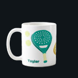 Mug Raquettes et balles de tennis Padel Personnalisées<br><div class="desc">Créez un cadeau personnalisé qui conviendra parfaitement à tous ceux qui aiment jouer au padel. Cette tasse à café présente des illustrations de raquettes et de balles de padel. Les raquettes sont dans les tons turquoises, or et terre cuite. Cette tasse est prête à être personnalisée avec un nom. Le...</div>
