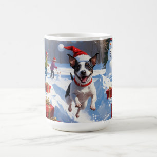 Mug Rat Terrier courant dans la neige avec un chapeau
