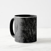 Mug Ravens Trees et un ciel gothique hanté (Devant gauche)