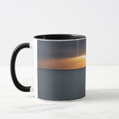 Mug Rayons de soleil dorés sur les reflets océaniques (Gauche)