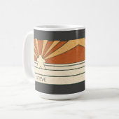Mug Rayures de Meeple Rétro Marron Soleil Levant Nom P (Devant gauche)