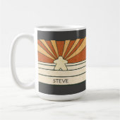 Mug Rayures de Meeple Rétro Marron Soleil Levant Nom P (Gauche)