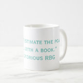 Mug RBG notoire ne sous-estime jamais le devis (Devant droit)