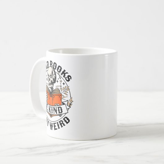 Mug Read Books Be Kind Stay Weird Skeleton Reading Hal (Devant gauche)