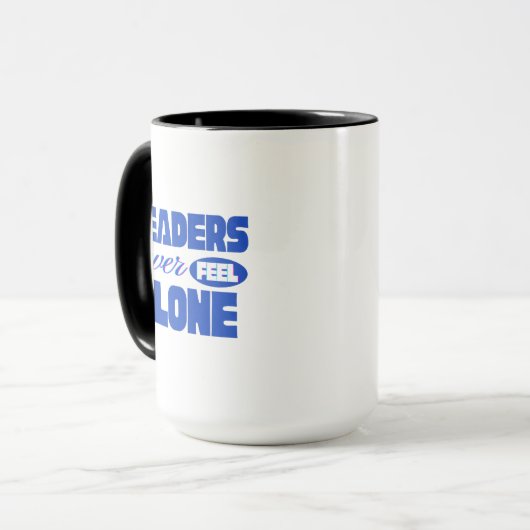 Mug Readers Never Feel Alone (Devant gauche)
