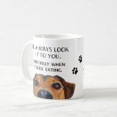 Mug Recherchez à vous le jour de mère drôle du chien (Devant gauche)