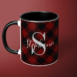 Mug Red Buffalo Plaid Rustic Nom du monogramme<br><div class="desc">Vous apprécierez la chaleur du charme rustique de cette moquette de Monogramme rouge Buffalo Plaid. Dotée d'un design confortable en plaid rouge et noir inspiré du style classique de la bûcheron, cette tasse ajoute une touche personnalisée avec un monogramme et un nom personnalisés. Parfait pour des escapades cabines, des matinées...</div>