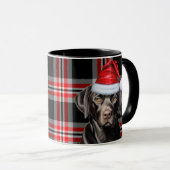 Mug Red Plaid avec Black Labrador Retriiver Noël (Devant droit)