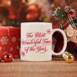 Mug Red Script Le Temps Le Plus Merveilleux Noël<br><div class="desc">Cette tasse de vacances festive et amusante présente un script de calligraphie moderne saluant et des flocons de neige délicats en rouge. Le design est le même de part et d'autre. Toutes les couleurs de cette conception sont personnalisables, il suffit de cliquer sur modifier à l'aide de l'outil de conception....</div>