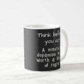 Mug Réfléchis avant d'agir (Devant droit)