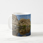 Mug Reflet du Barker Dam à Joshua Tree I (Devant gauche)