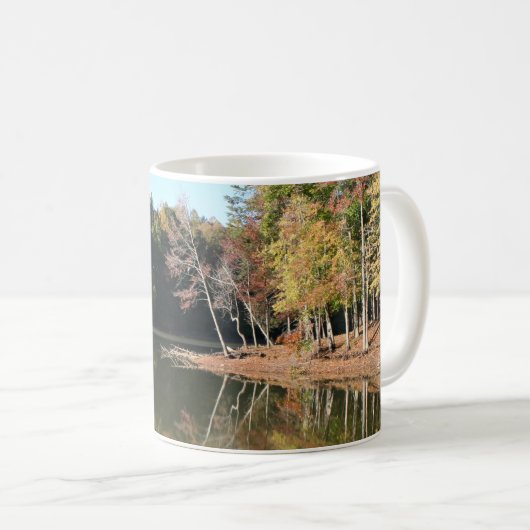 Mug Reflet du lac de feuilles d'automne orange et de c (Devant droit)