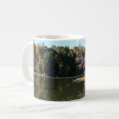 Mug Reflet du lac de feuilles d'automne orange et de c (Devant gauche)
