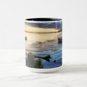 Mug Réflexion de bateaux à voile du coucher du soleil (Centre)
