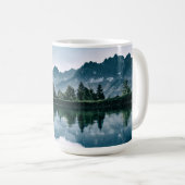Mug Réflexion de forêt de montagne (Devant droit)