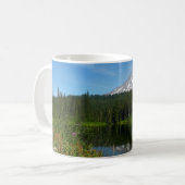 Mug Réflexion du lac Rainier avec Fleurs sauvages (Devant gauche)