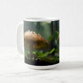 Mug Refuge Rainy Day : Frogs Shelter Sous Champignons (Devant gauche)