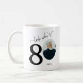 Mug 'Regardez qui a 80' Elégant 80ème anniversaire (Gauche)