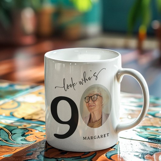 Mug 'Regardez qui a 90' Elégant 90ème anniversaire