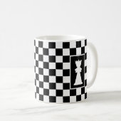 Mug Reine Blanche sur Échiquier Noir et Blanc (Devant droit)