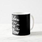 Mug Relaxez-vous et allez simplement avec le flux (Devant droit)