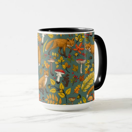 Mug Renard d'automne sur pin vert (Devant droit)