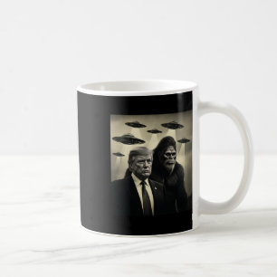 Mug Rencontre de Trump Bigfoot Ufo Alien Complot Drôle