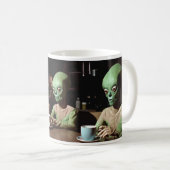 Mug Rencontres de caféine des Aliens rétro du troisièm (Devant droit)