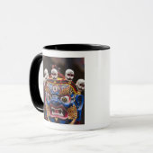 Mug Représentation de danse masquée au Festival Tshech (Devant gauche)