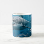 Mug Requin majestueux dans le bleu profond (Centre)
