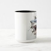 Mug Requin sortant d'un mur fissuré (Centre)