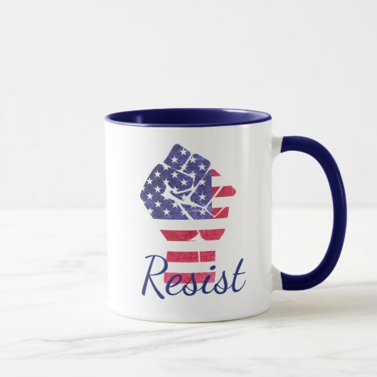 Mug Résistez à la boue anti-Trump du drapeau américain (Droite)