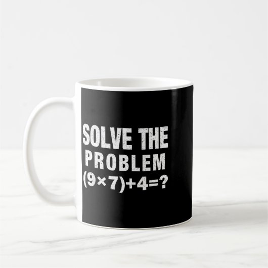 Mug Résolvez Le Problème (9×7)+4=_ Prof De Maths Drôle (Gauche)