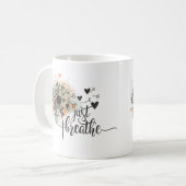 Mug Respire le Dandelion avec les coeurs Yoga Encourag (Devant gauche)