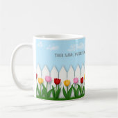 Mug Ressort Tulipe Blanc Picket clôture Texte personna (Gauche)