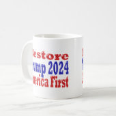 Mug Restaurer l'Amérique d'abord Trump 2024 moitié (Devant gauche)
