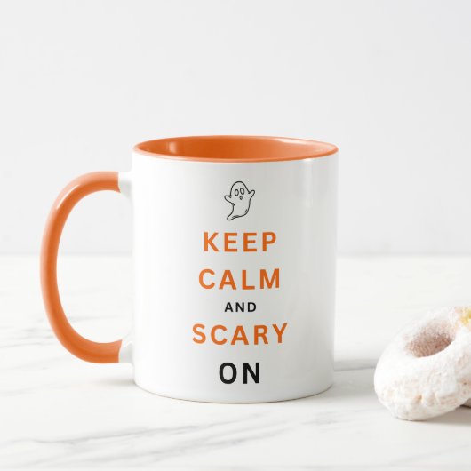 Mug Restez calme et effrayant sur Orange Texte Hallowe (Avec donut)