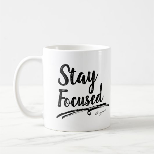 Mug RESTEZ CONCENTRÉ Typographie de bureau de travail  (Gauche)