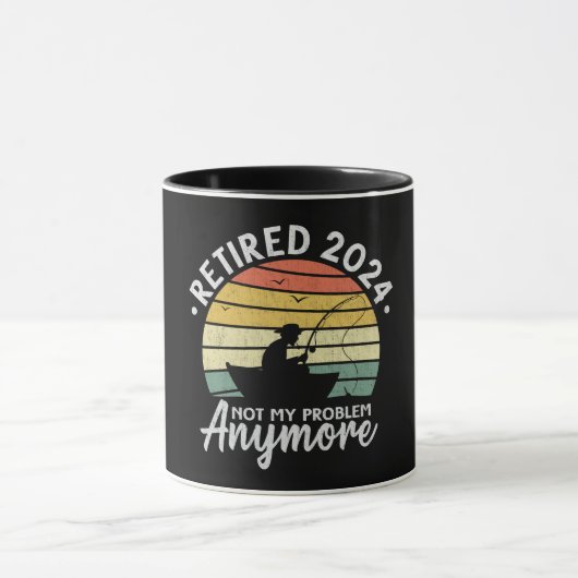 Mug Retraité 2024 Pas mon problème Plus drôle Pêche (Centre)