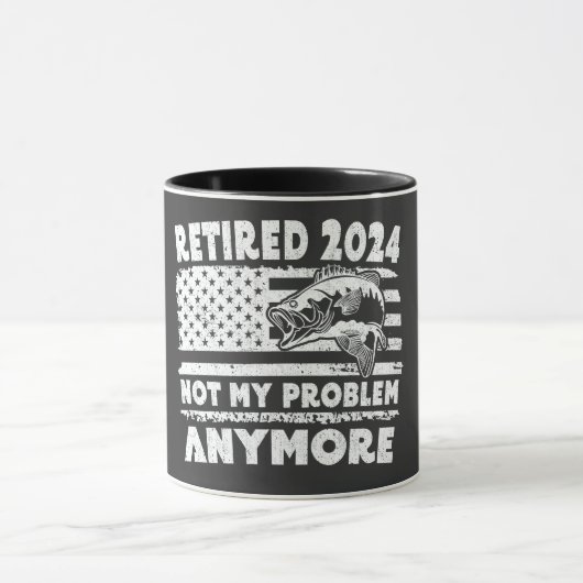 Mug Retraité 2024 Pas mon problème Plus drôle Pêche (Centre)