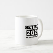Mug Retraité 2024 Plus Mon Problème (Devant droit)