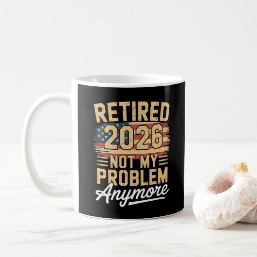 Mug Retraité 2026 Plus Mon Problème Drapeau US Rétro (Avec donut)