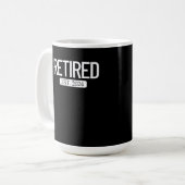 Mug Retraité Est. 2024 Retraite professionnelle Drôle  (Devant gauche)
