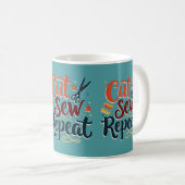 Mug Rétro "Couper Coudre Répéter" Conception pour les (Devant droit)