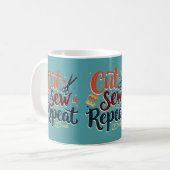 Mug Rétro "Couper Coudre Répéter" Conception pour les (Devant gauche)